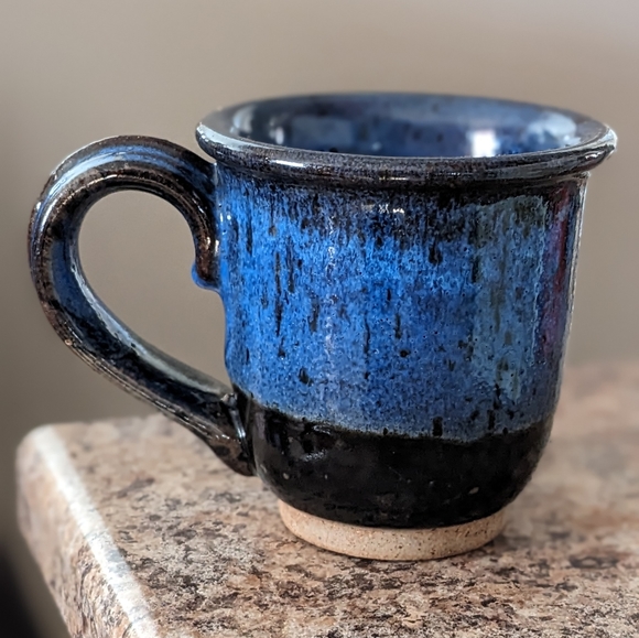 Artisan hand made pottery mug - Picture 5 of 7